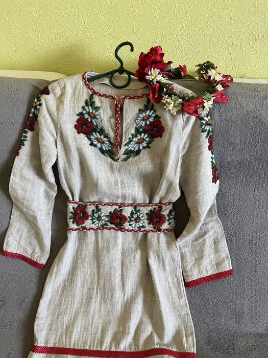 Продам плаття вишите бісером