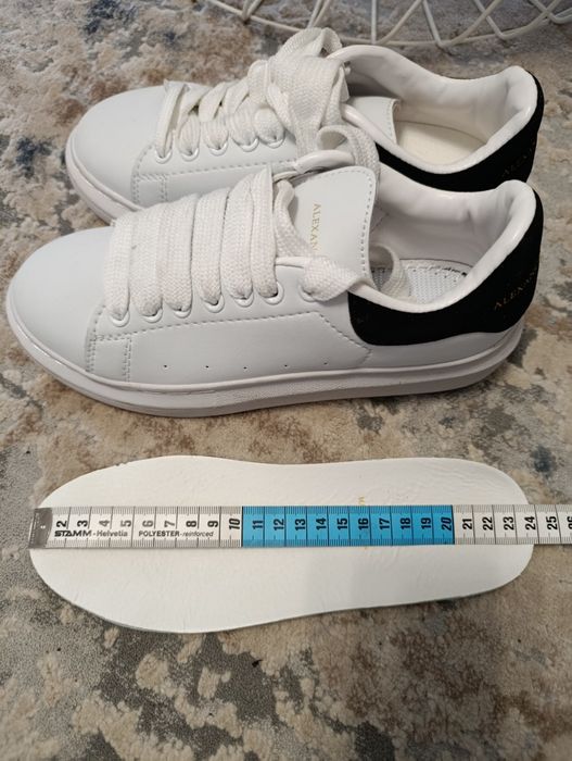 Жіночі кросівки alexander mcqueen white black білого з чорним кольорів