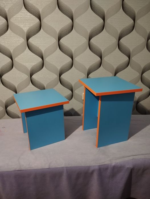 Качественные устойчивые табуретки.