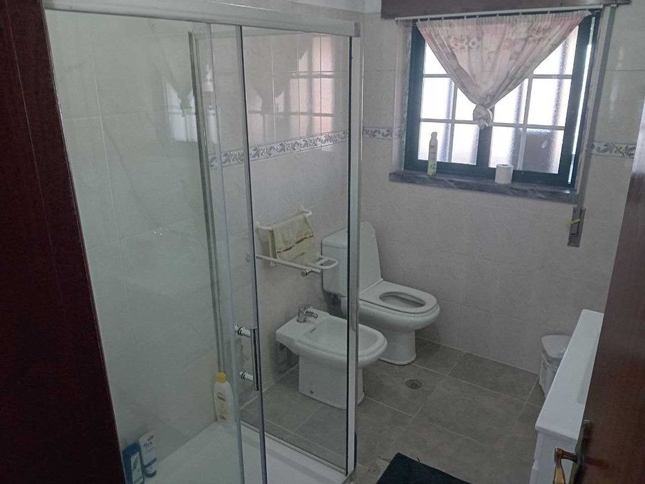 Tenho quartos para alugar em moradia Rua do Mar N 8 Almada, Caparica