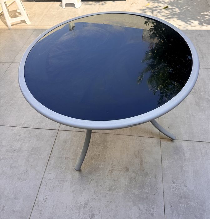 Mesa redonda de exterior Ø120 cm | tampo em vidro preto | 5–6 pessoas