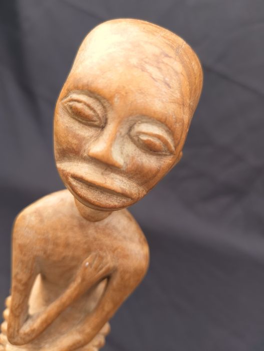 Drewniana afrykańska figurka