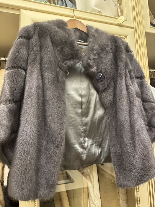 Норкова шуба , темно - сірого кольору