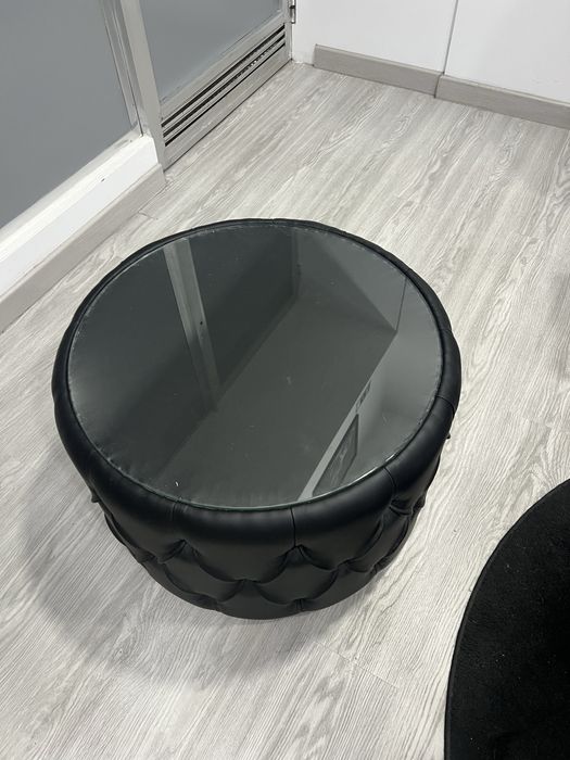 mesa de centro toda em pele