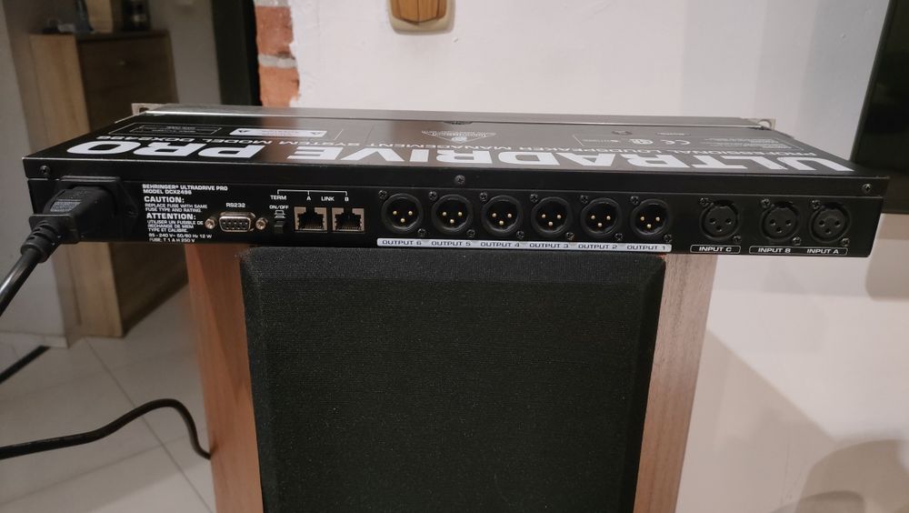 Behringer DCX 2496 PRO