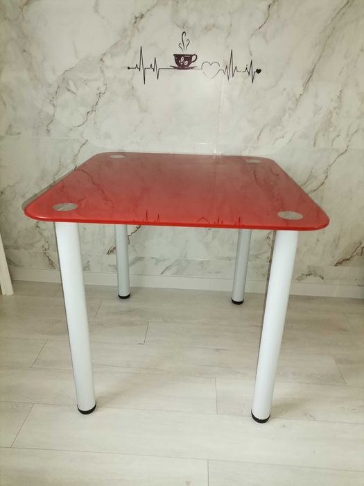 Стіл стікляний на кухню