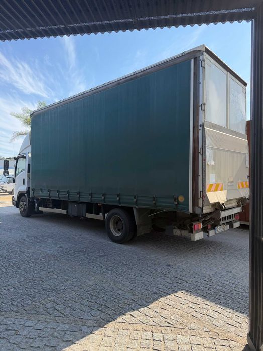 Camião Isuzu 11T