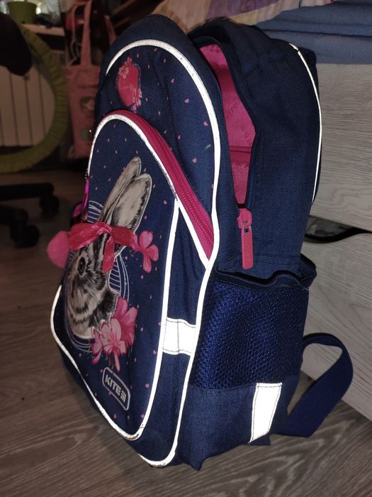 Продам рюкзак шкільний Kite Education Fluffy Bunny 37.5х29х13 см 11.5 л