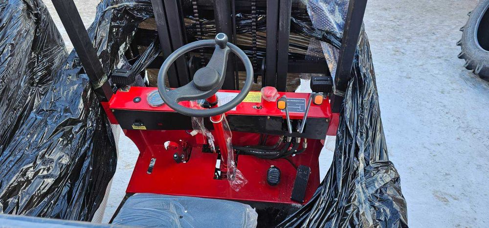 Навантажувач вилковий, новий.