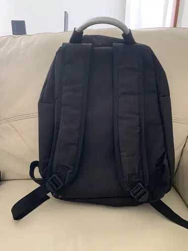 Mochila da marca LG em muito bom estado