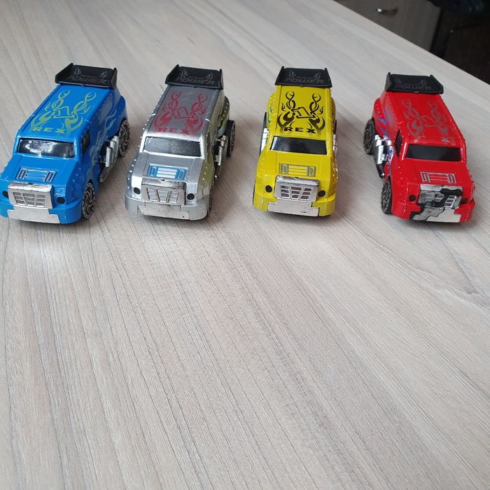 Auta, samochody, zabawki 4 szt