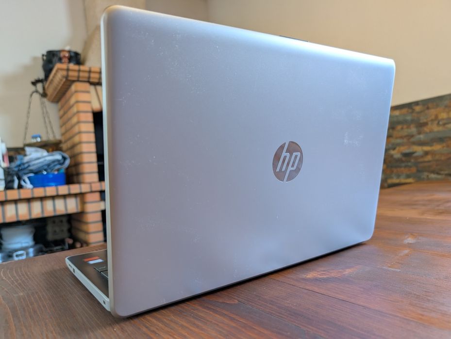 Used HP Laptop (15-bs007np) with Malfunctioning Display64283788260099121