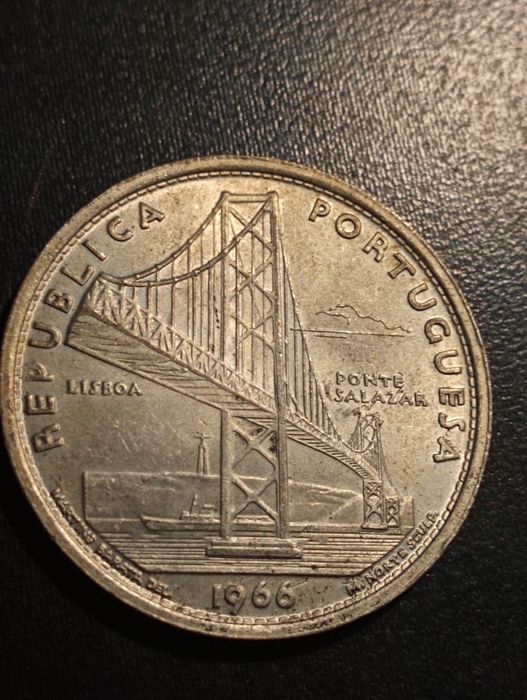 20 escudos - Ponte Salazar - Ponte 25 de abril -Portugal 1966 - Prata*