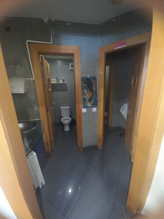 Trespasse de café/snack-bar em pleno funcionamento, localizado na Quinta do Barão, em Carcavelos.