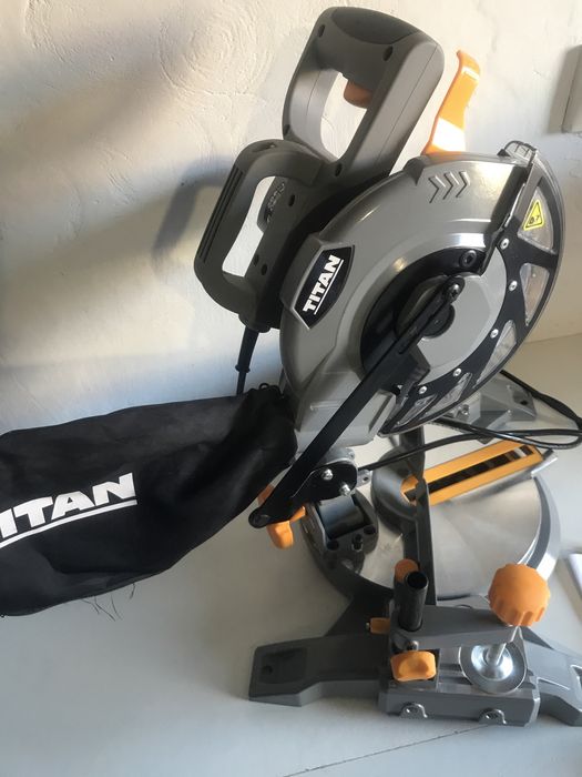 Торцовка пила Titan TTB795MSW 210 мм з Англії