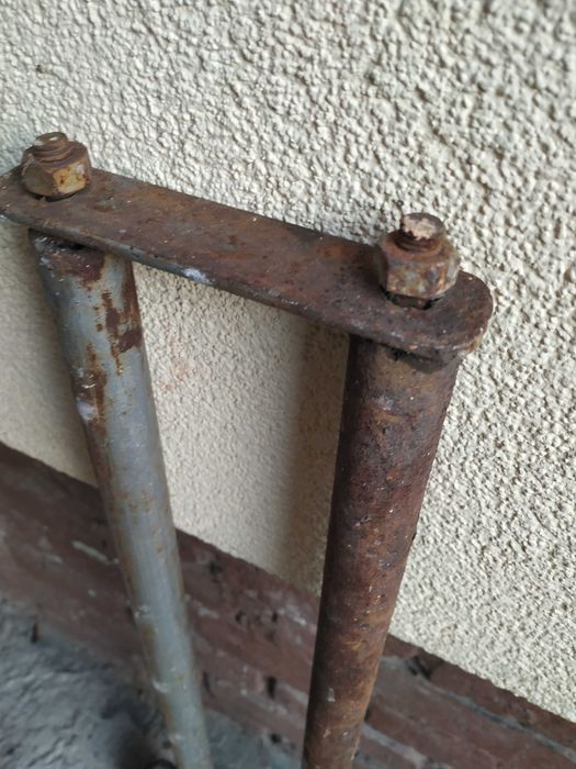 Підставки на колесах для руху швелерів,кругляка дерева та ін. силові