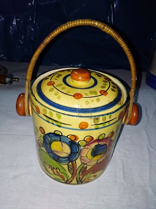 Ceia de cerâmica. Louças...