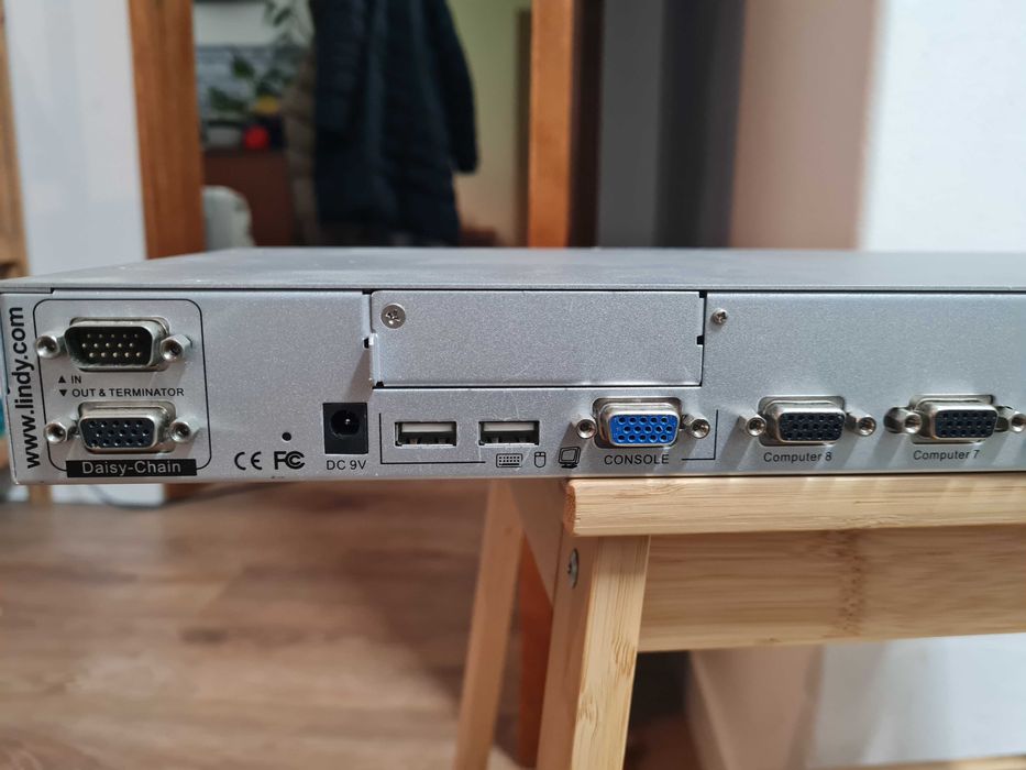 LINDY KVM IP Switch Combo 8 (No. 39523) — com cabos para 8 PCs