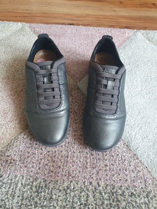 Piękne skórzane buty kolor ciemny szary firmy GEOX rozm 36