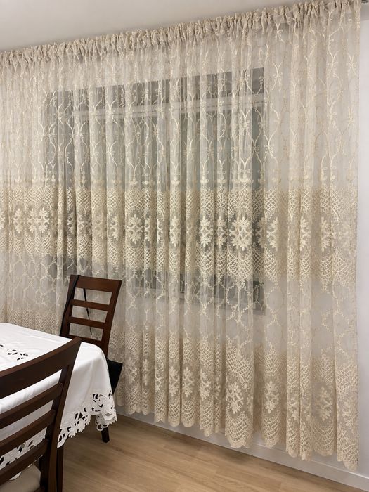 Firanka haftowana ecru/kremowa 20 mb × 2,50 m – 2 części