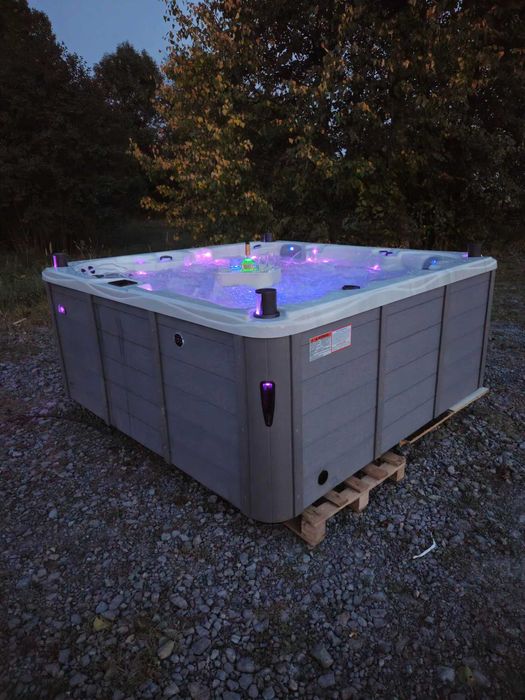 Mocne jacuzi z subwooferem - 91 dysz i 4 pompy