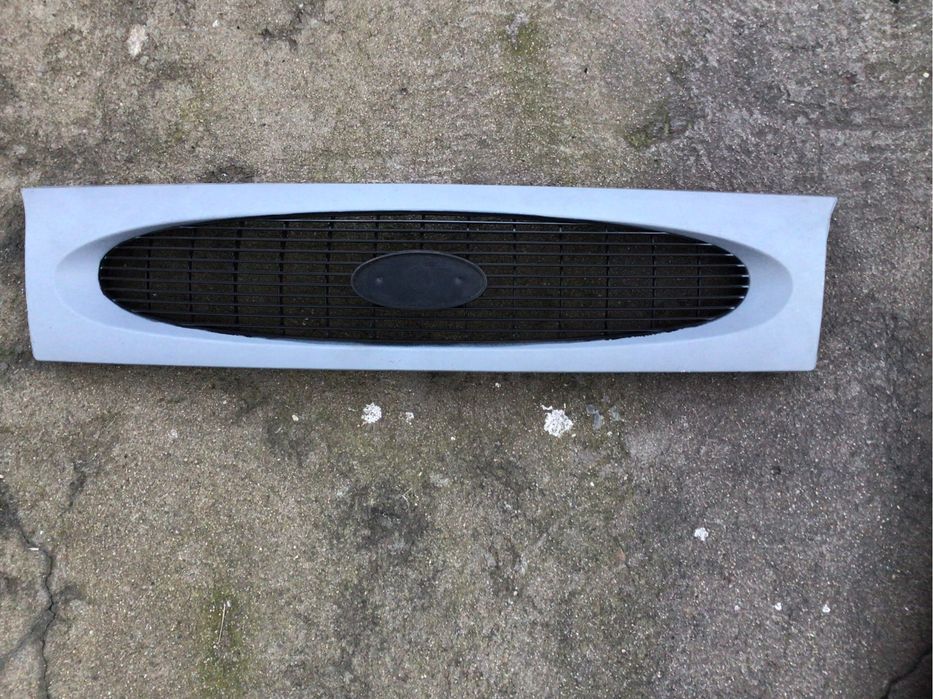 Grelha Ford fiesta modelo 97 original e nova