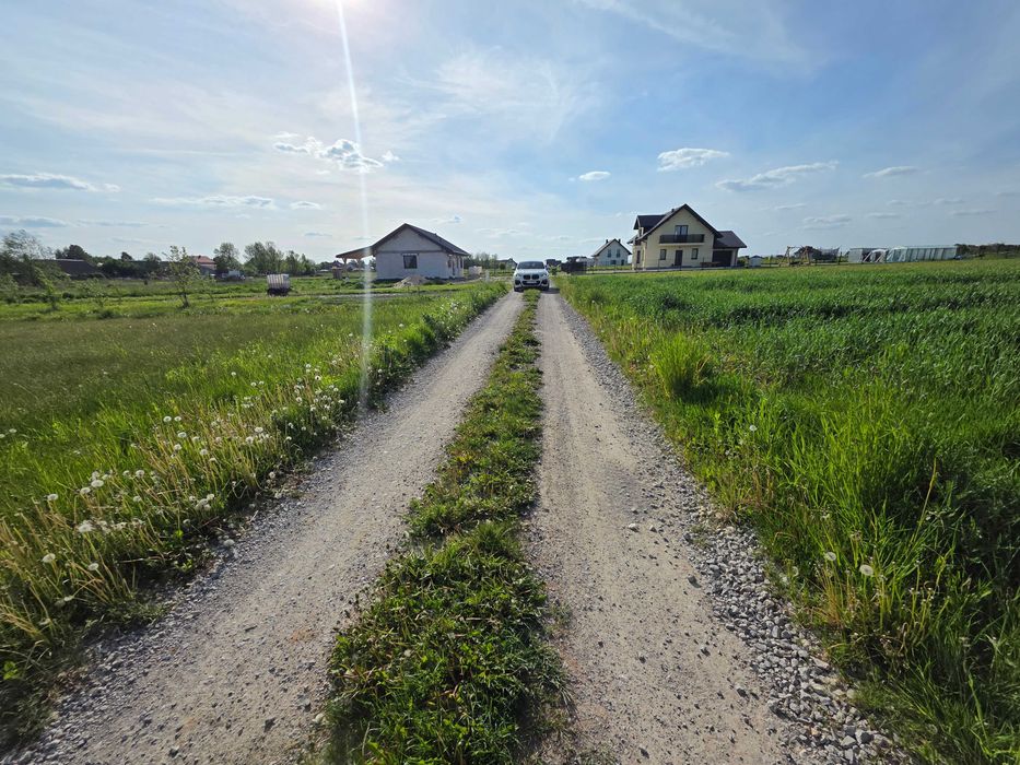 Duża działka pod zabudowę jednorodzinną 12 km od Kielc