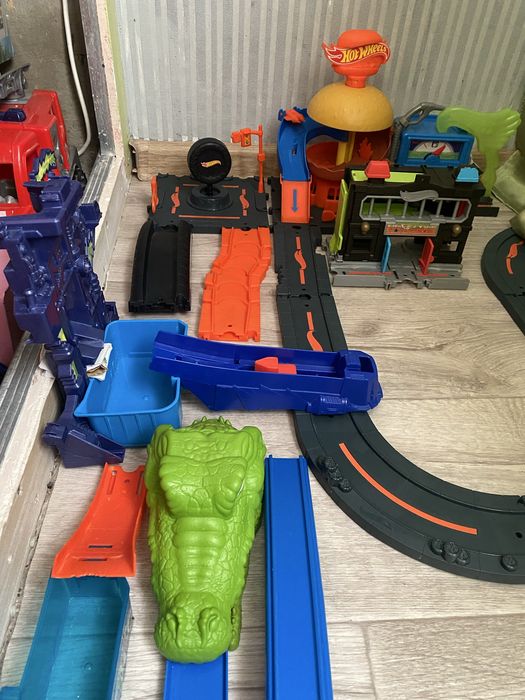 Hot  wheels хот вілс