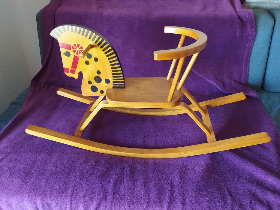 Cavalinho de madeira para brincar criança