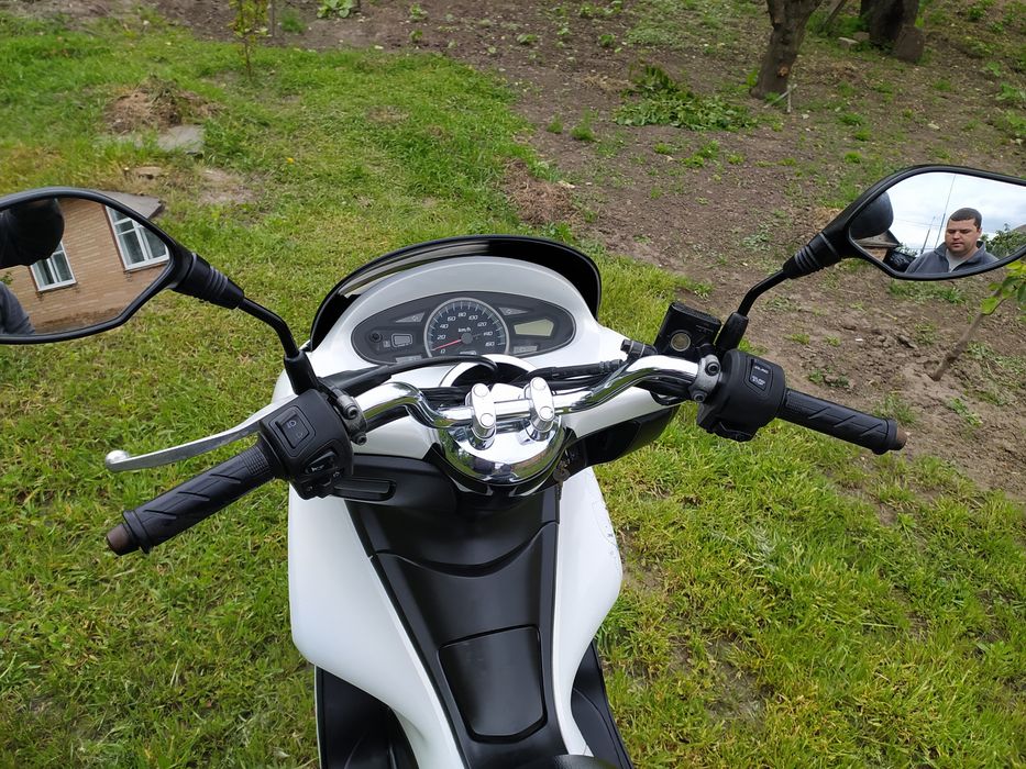 Продам японський Макс скутер HONDA  PCX. 125.