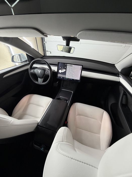 Tesla Model Y Long Range Dual motor