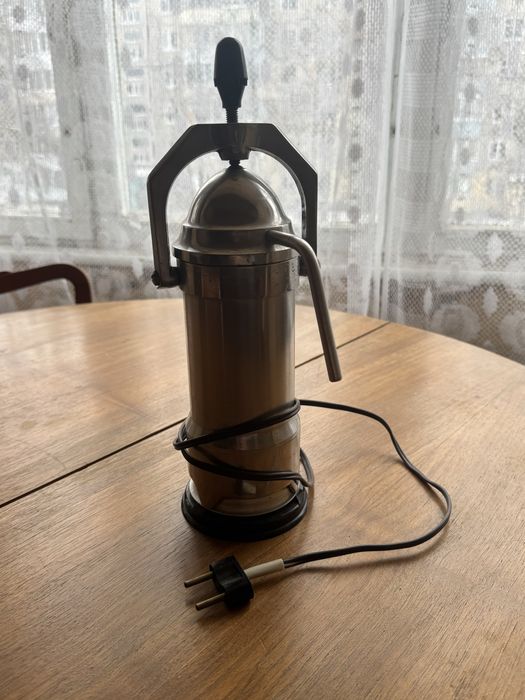 Винтажная кофеварка гейзерная