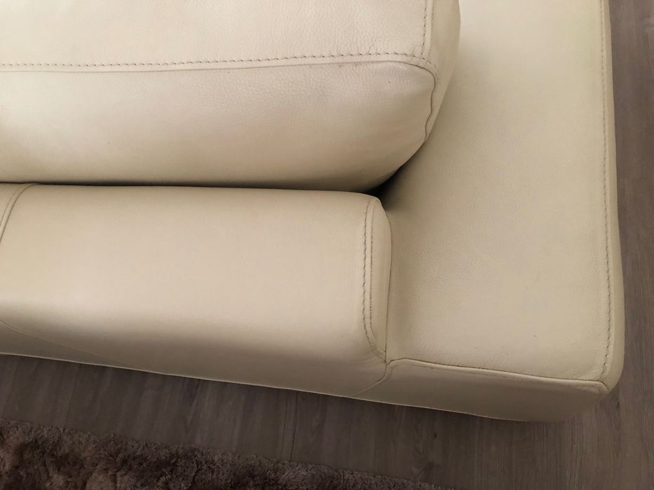 Sofá de 2 lugares, em pele