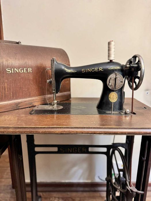 Máquina de Costura Singer Modelo 15K (1933) com Móvel Original