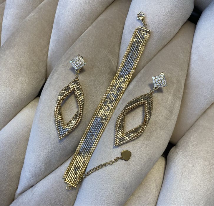 Набір біжутерії з бісеру ручна робота