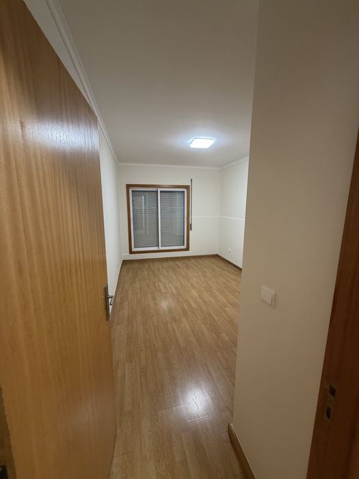 Alugo T2 com suite Valongo