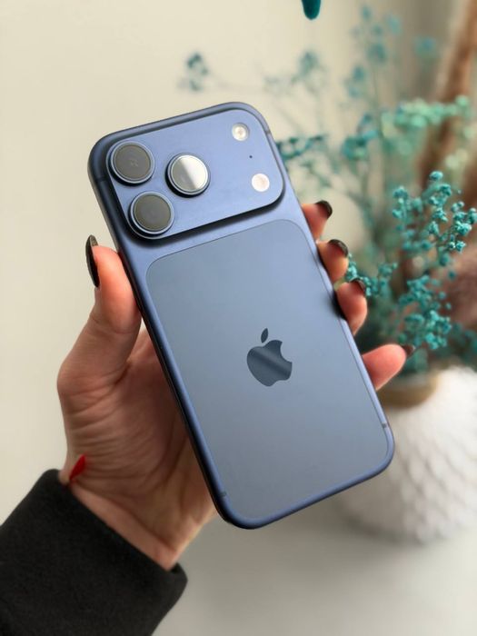 Apple iPhone 17 Pro 256GB Deep Blue. Neverlock. Esim. 1 цикл