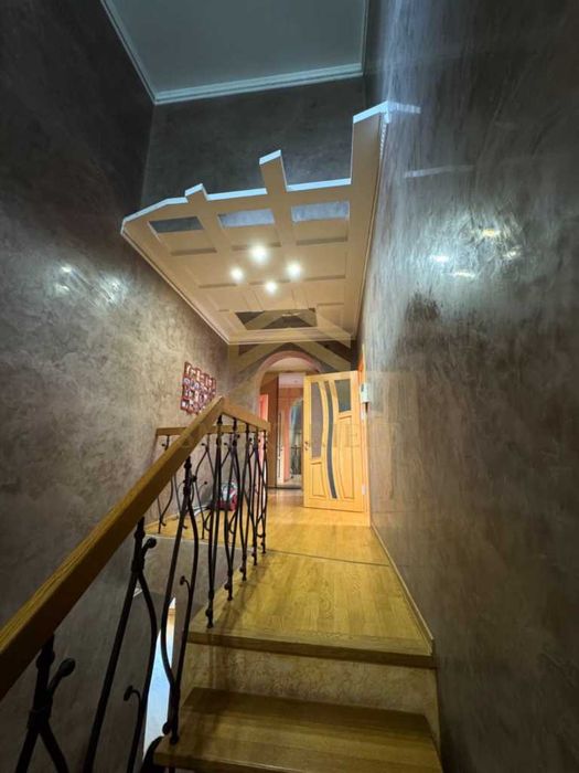 Продаж розкішного будинку для великої родини на Половках! Код: 16788