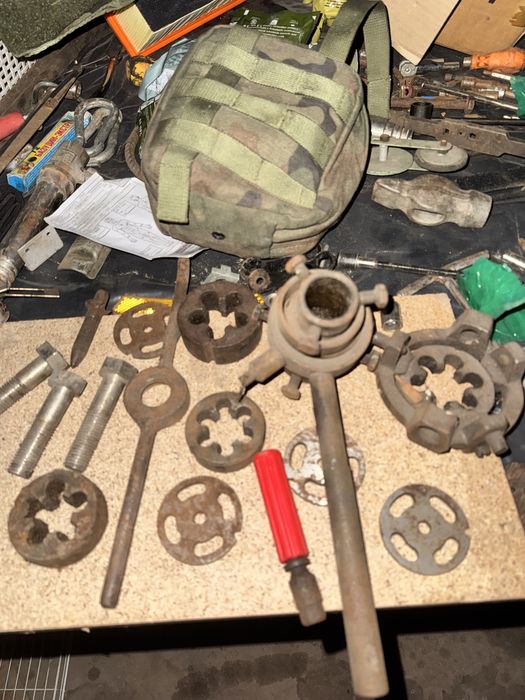 Продам домашнюю утварь. Инструмент, двери, электроинструмент.