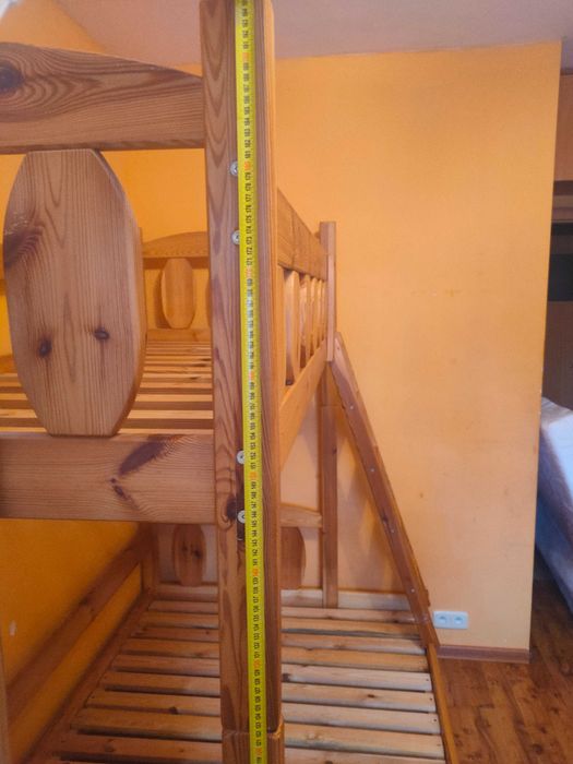 Łóżko piętrowe trzyosobowe