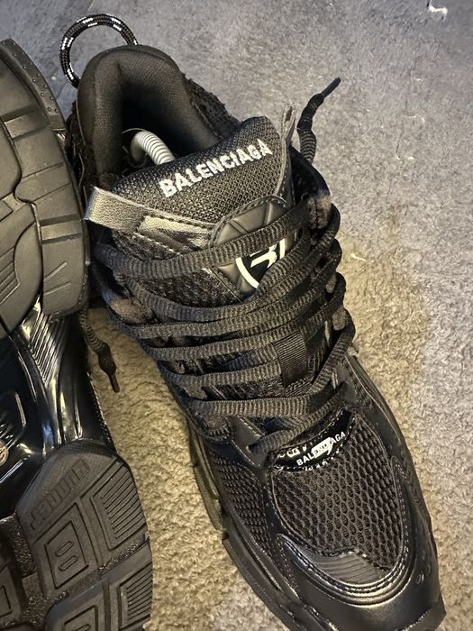 Balenciga runner