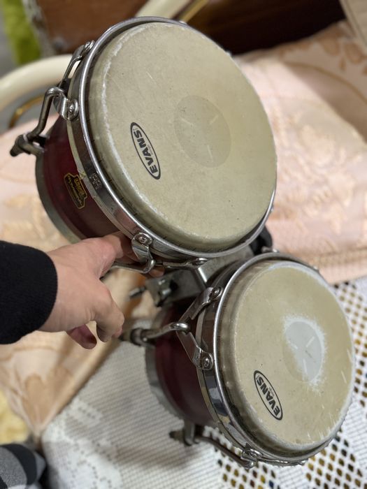 conjunto de instrumentos de precurçao congas