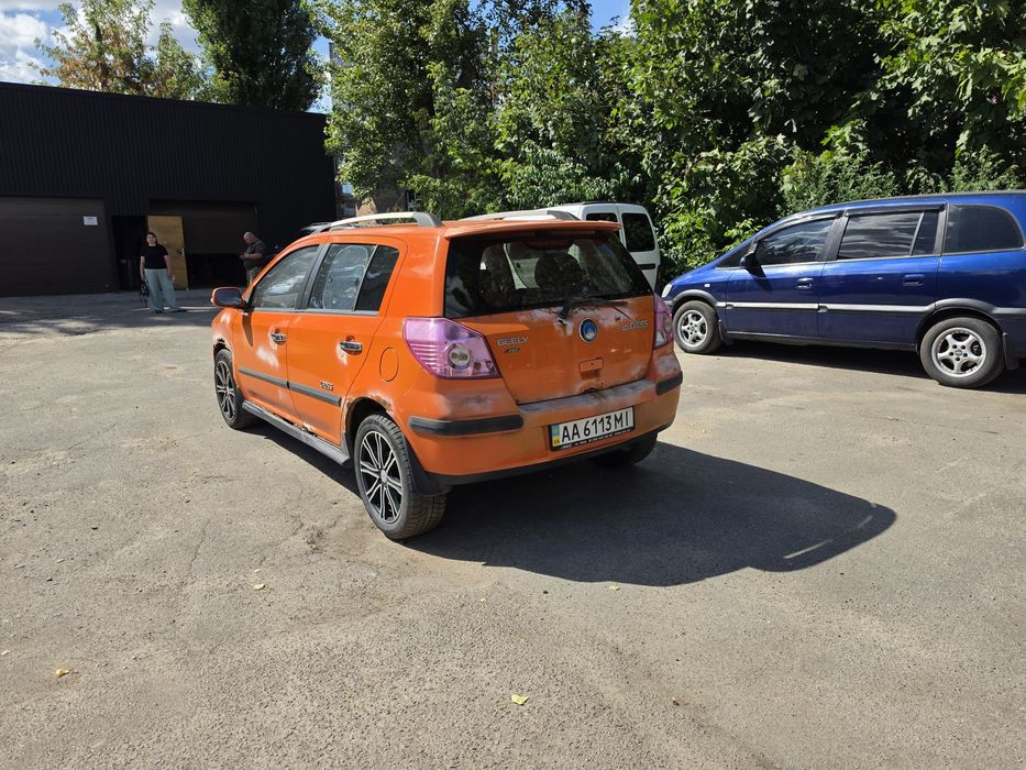 Geely MK Cross 2012