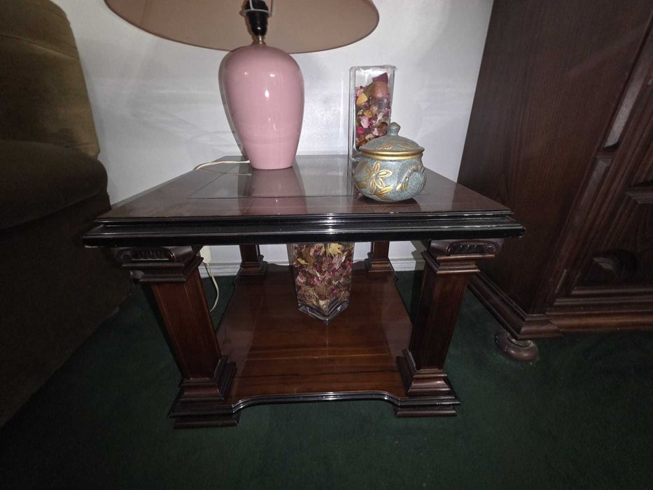 Conjunto de Mesas de Sala em Madeira e Vidro (Mesa de Centro + 2 Apoio)