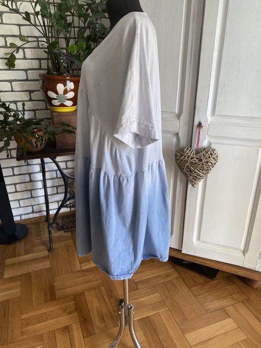 Sukienka falbany błekitna.