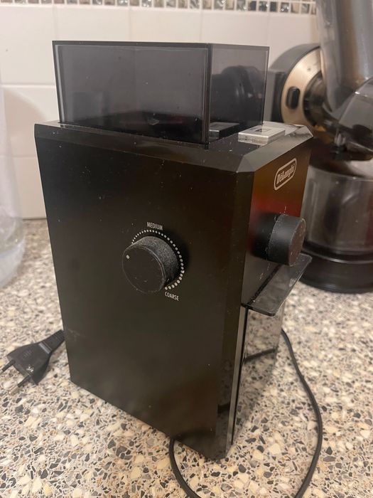 Młynek do kawy delonghi KG79