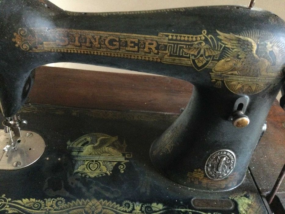 Máquina de costura SINGER antiga