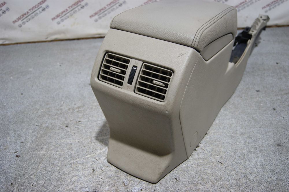 Подлокотник Subaru Legacy B14 2009-2014