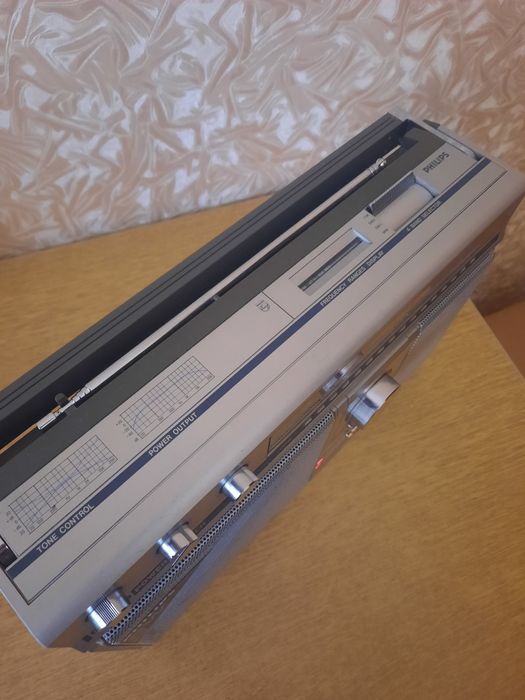 Радиоприёмник приймач Phillips D2813