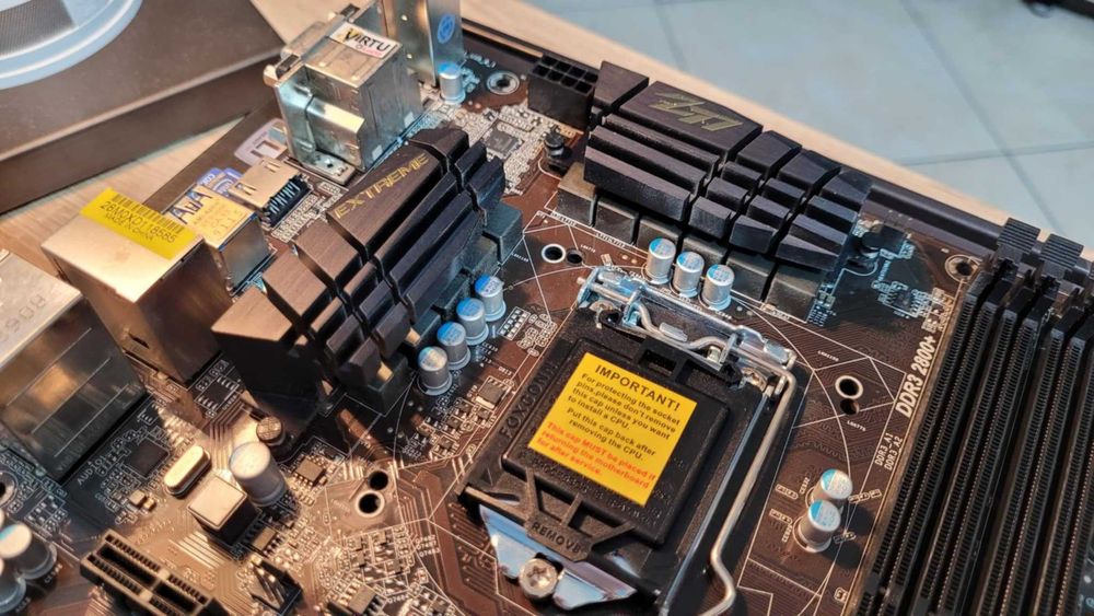 Płyta główna ASRock Z77 Extreme3 Zestaw stan kolekcjonerski